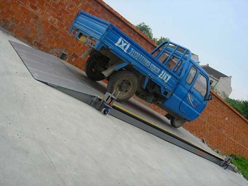 帶輪子電子汽車衡 移動式汽車衡生產廠家（jiā）