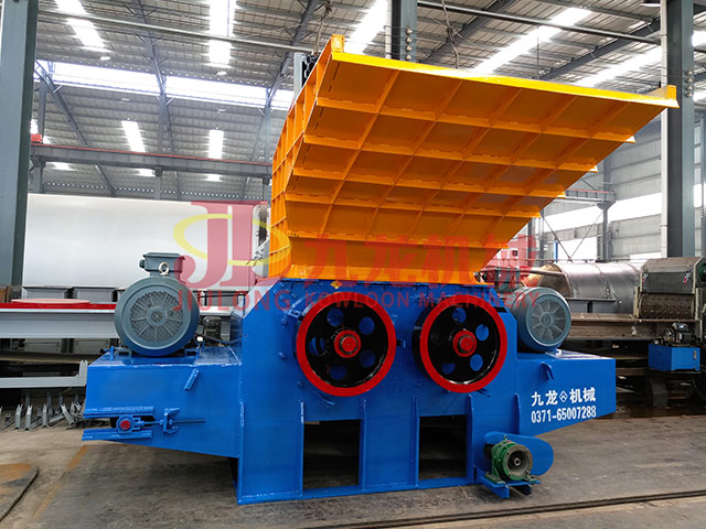 樹根破碎機