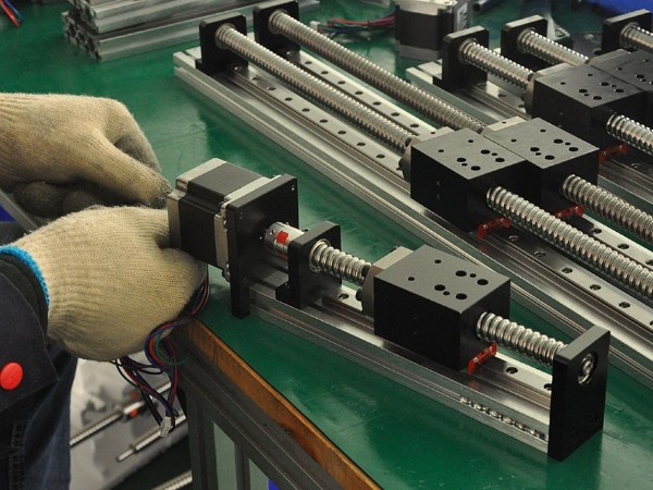 線性滑（huá）台在安裝運（yùn）行中需要注意哪些問題？